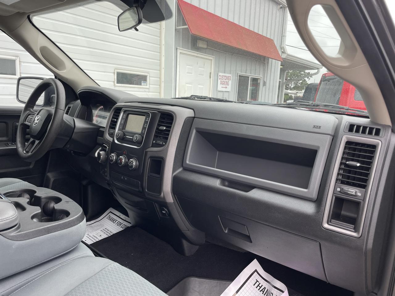RAM 1500 4WD Crew Cab 140.5" Express 2018