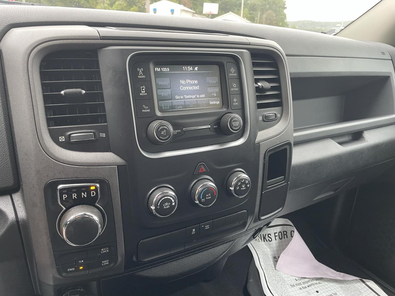 RAM 1500 4WD Crew Cab 140.5" Express 2018