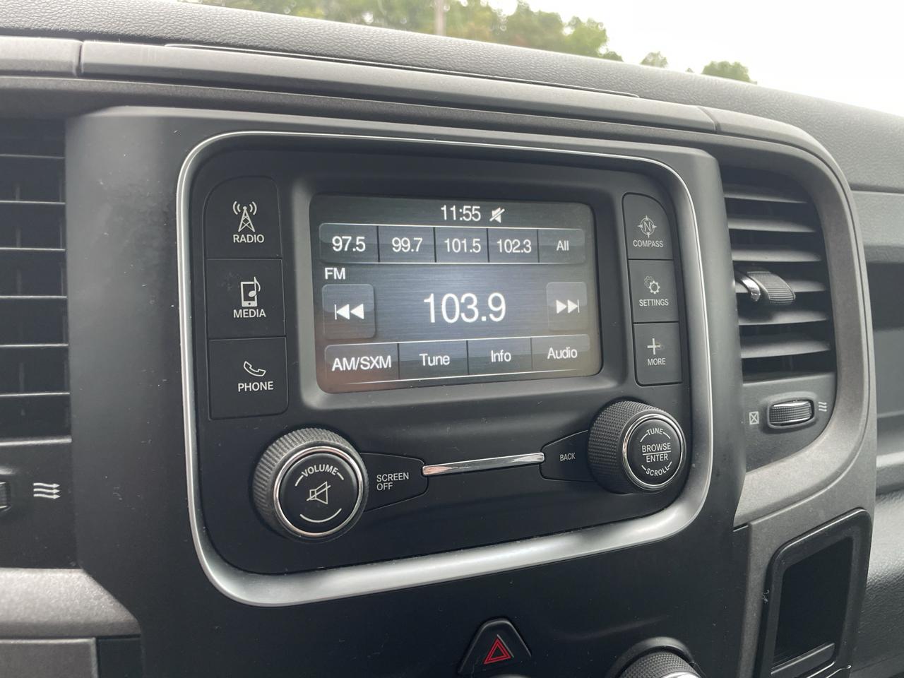 RAM 1500 4WD Crew Cab 140.5" Express 2018