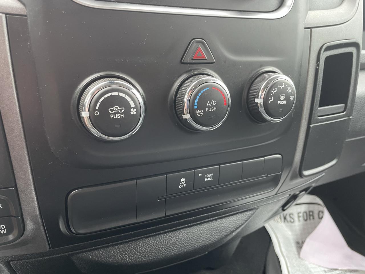 RAM 1500 4WD Crew Cab 140.5" Express 2018