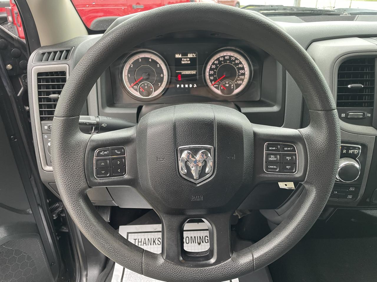 RAM 1500 4WD Crew Cab 140.5" Express 2018