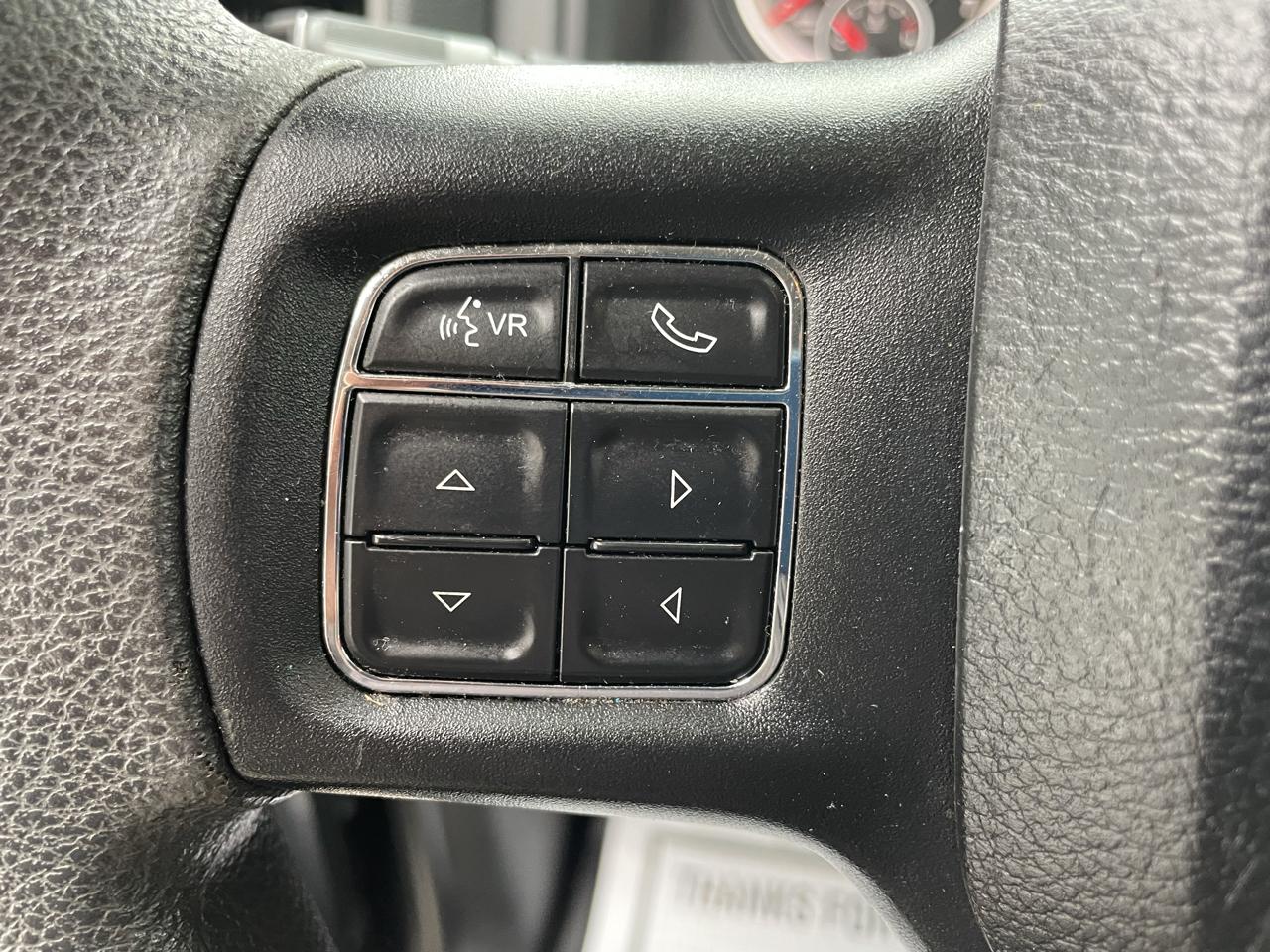 RAM 1500 4WD Crew Cab 140.5" Express 2018