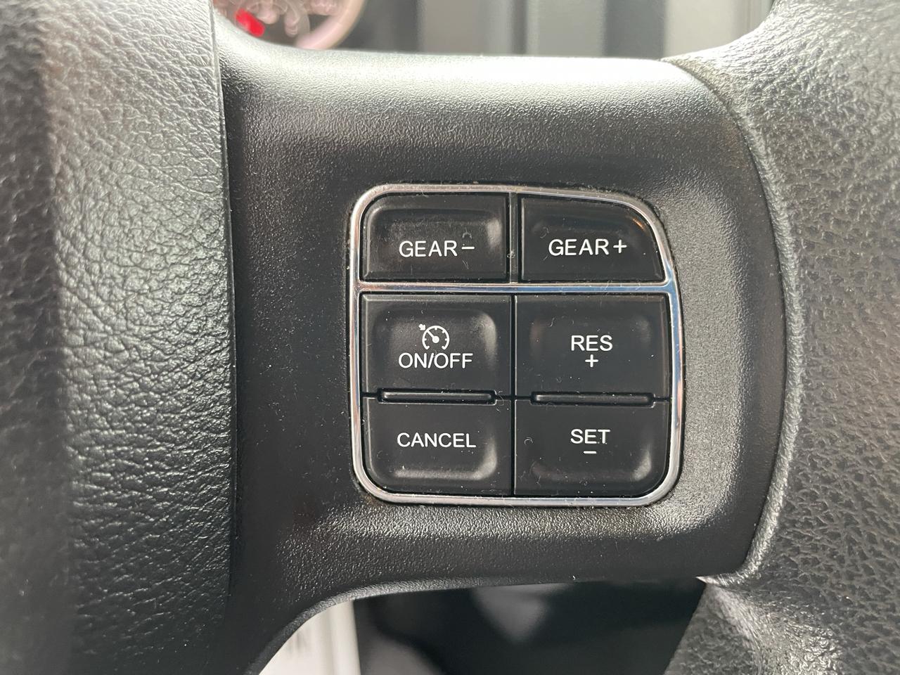 RAM 1500 4WD Crew Cab 140.5" Express 2018