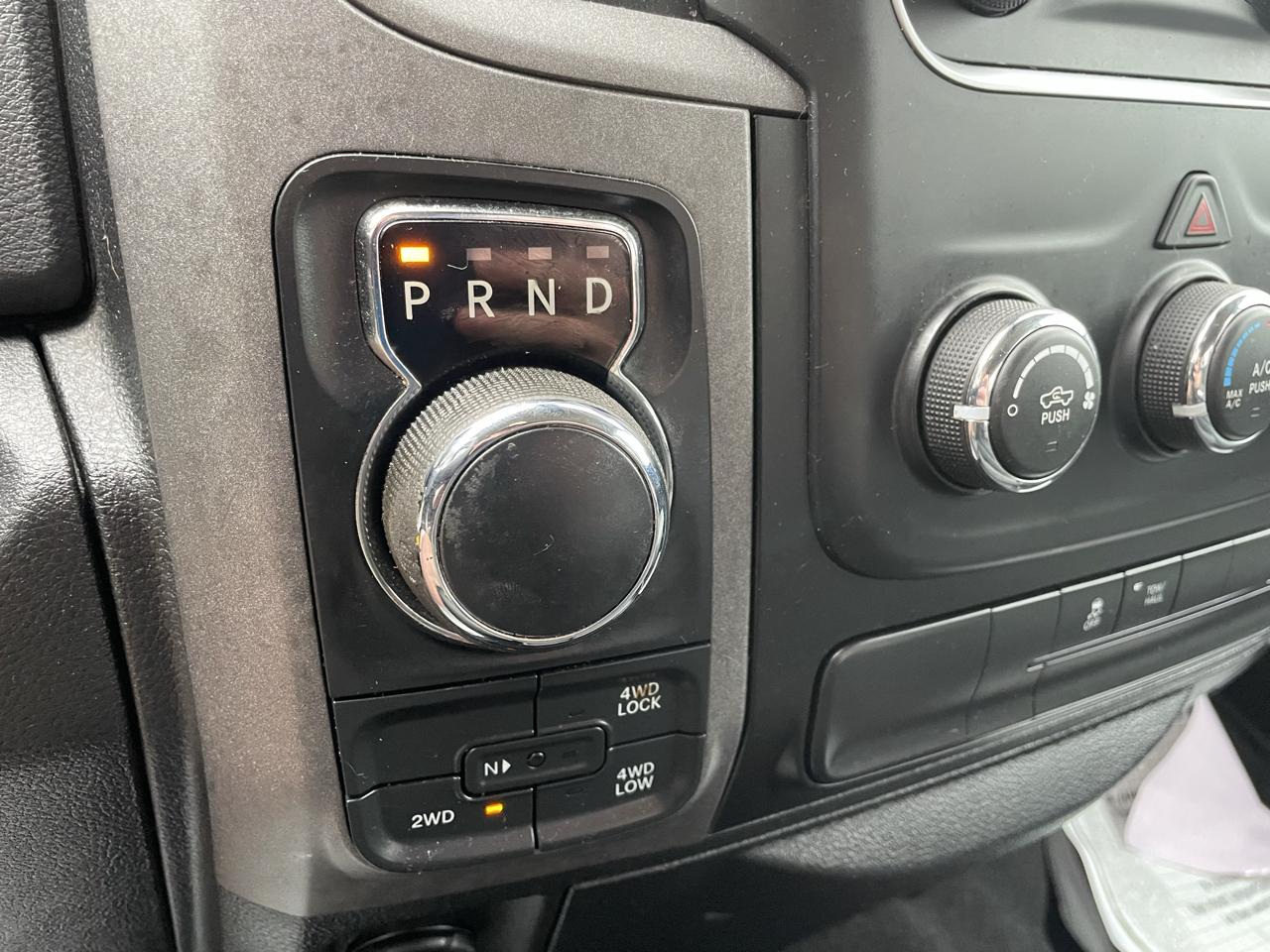 RAM 1500 4WD Crew Cab 140.5" Express 2018