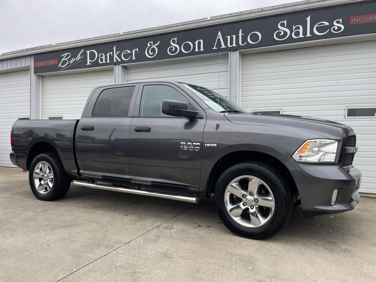 RAM 1500 4WD Crew Cab 140.5" Express 2018