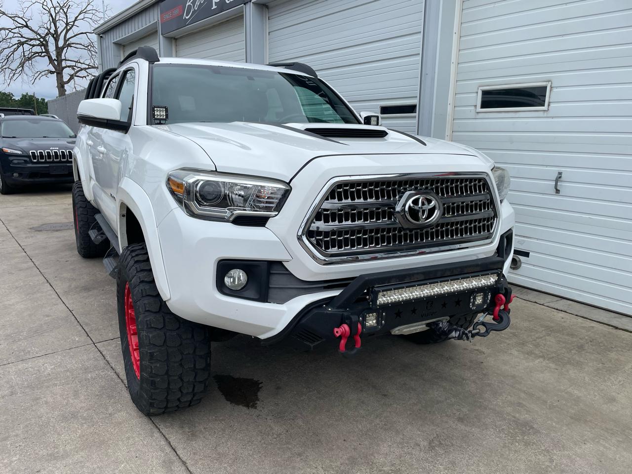 Toyota Tacoma 4WD Double Cab V6 AT TRD Sport (Natl) 2017