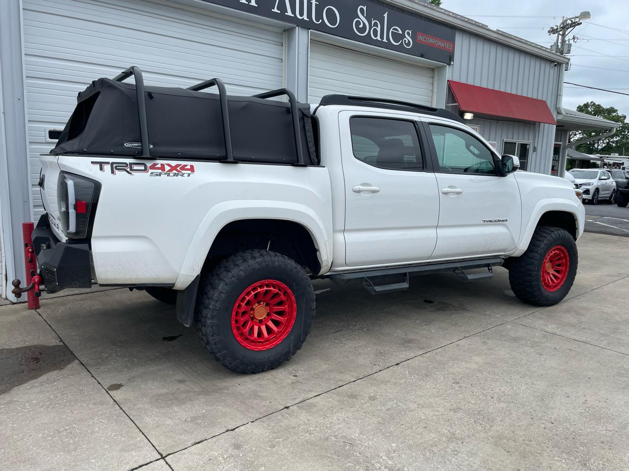 Toyota Tacoma 4WD Double Cab V6 AT TRD Sport (Natl) 2017