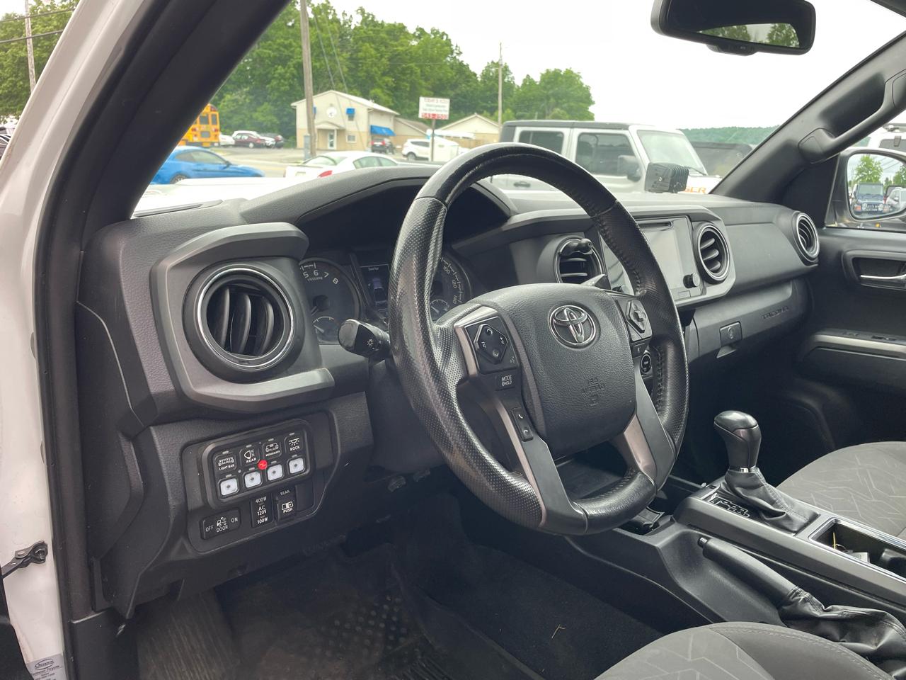Toyota Tacoma 4WD Double Cab V6 AT TRD Sport (Natl) 2017