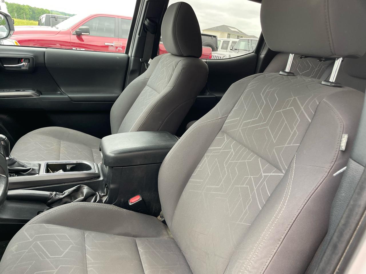 Toyota Tacoma 4WD Double Cab V6 AT TRD Sport (Natl) 2017