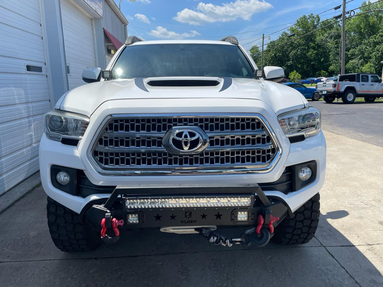 Toyota Tacoma 4WD Double Cab V6 AT TRD Sport (Natl) 2017