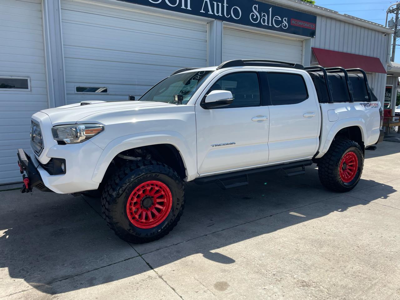 Toyota Tacoma 4WD Double Cab V6 AT TRD Sport (Natl) 2017
