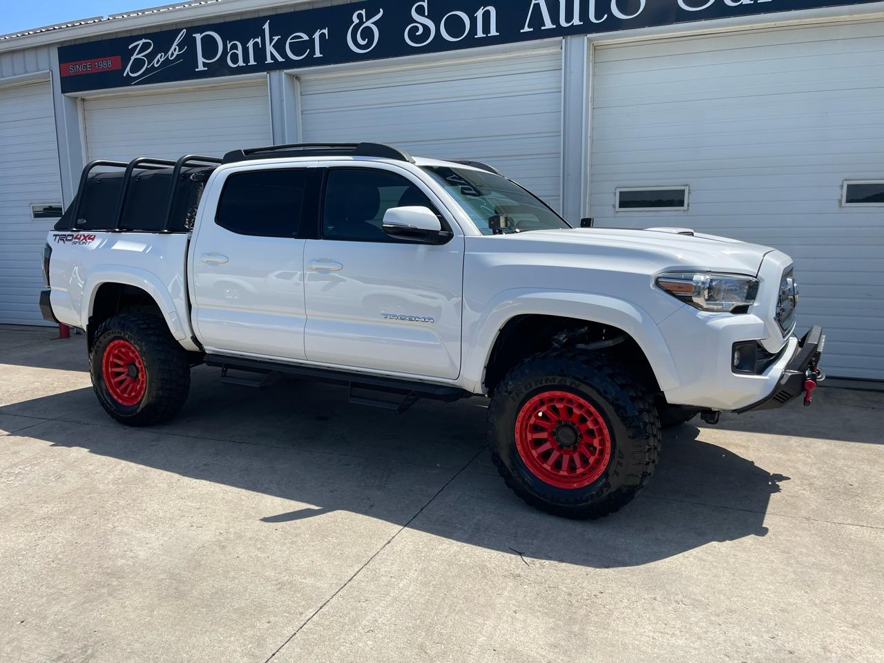 Toyota Tacoma 4WD Double Cab V6 AT TRD Sport (Natl) 2017