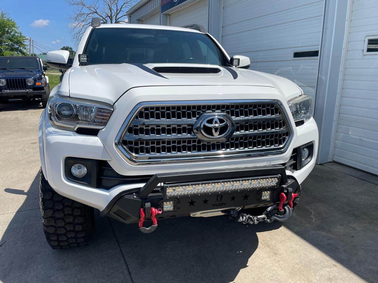 Toyota Tacoma 4WD Double Cab V6 AT TRD Sport (Natl) 2017