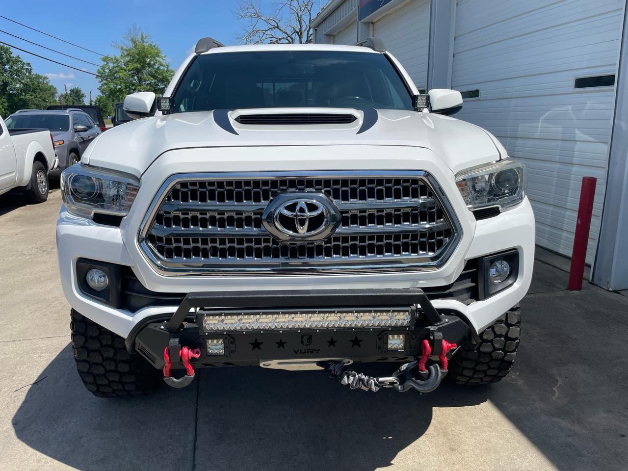 Toyota Tacoma 4WD Double Cab V6 AT TRD Sport (Natl) 2017