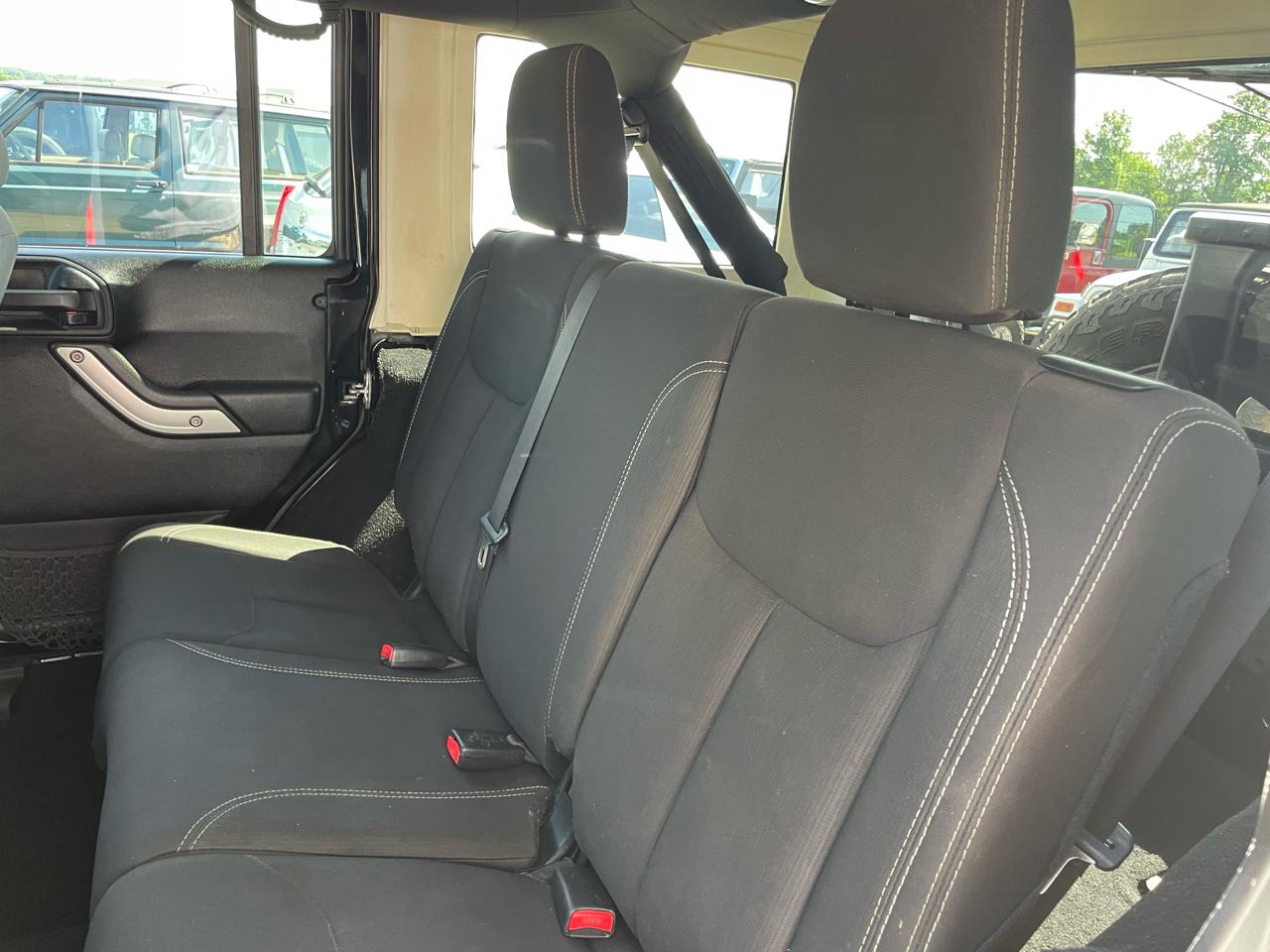 Jeep Wrangler Unlimited Sahara 4WD 2016