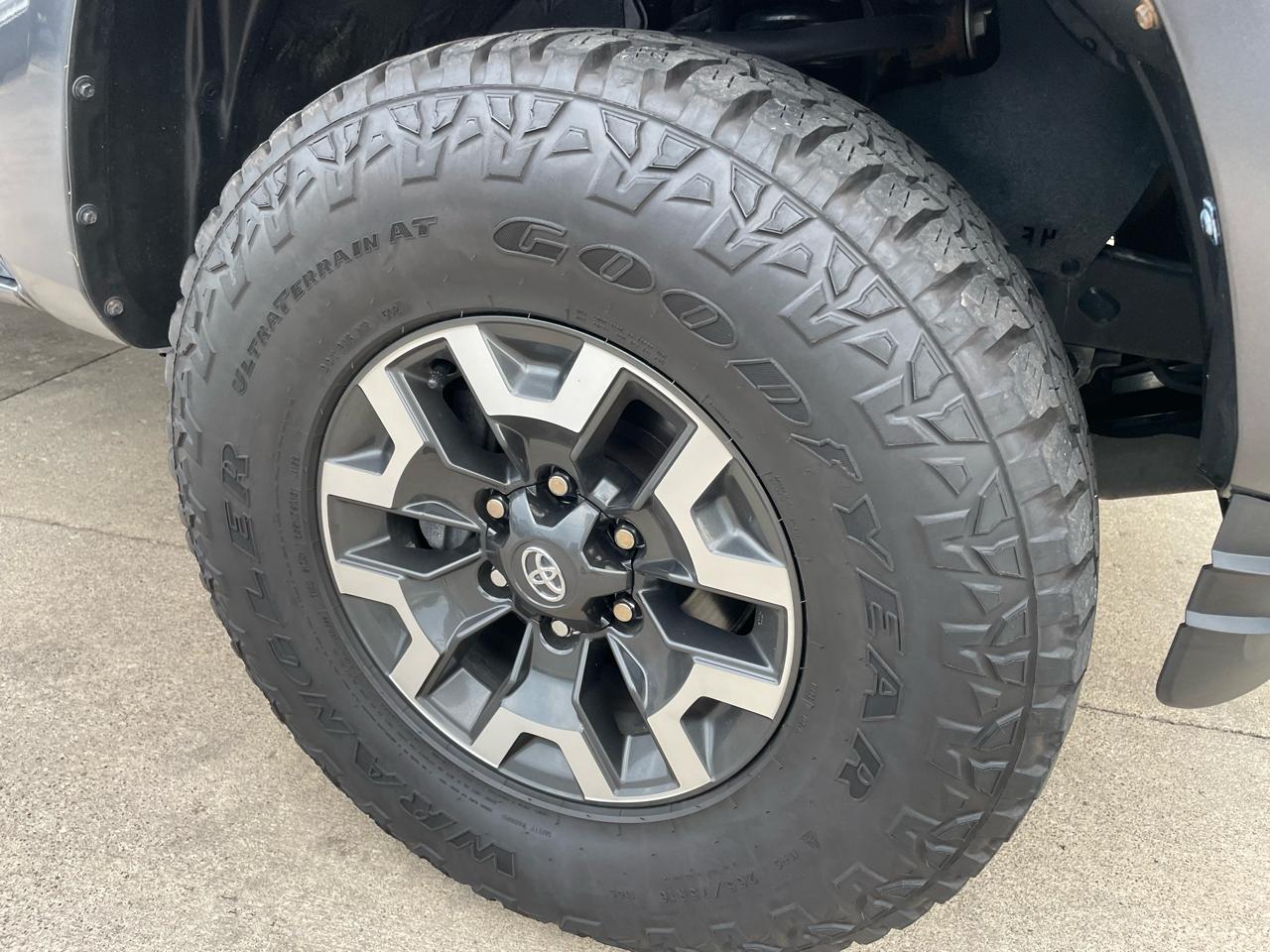 Toyota Tacoma 4WD Double Cab V6 AT SR (Natl) 2023