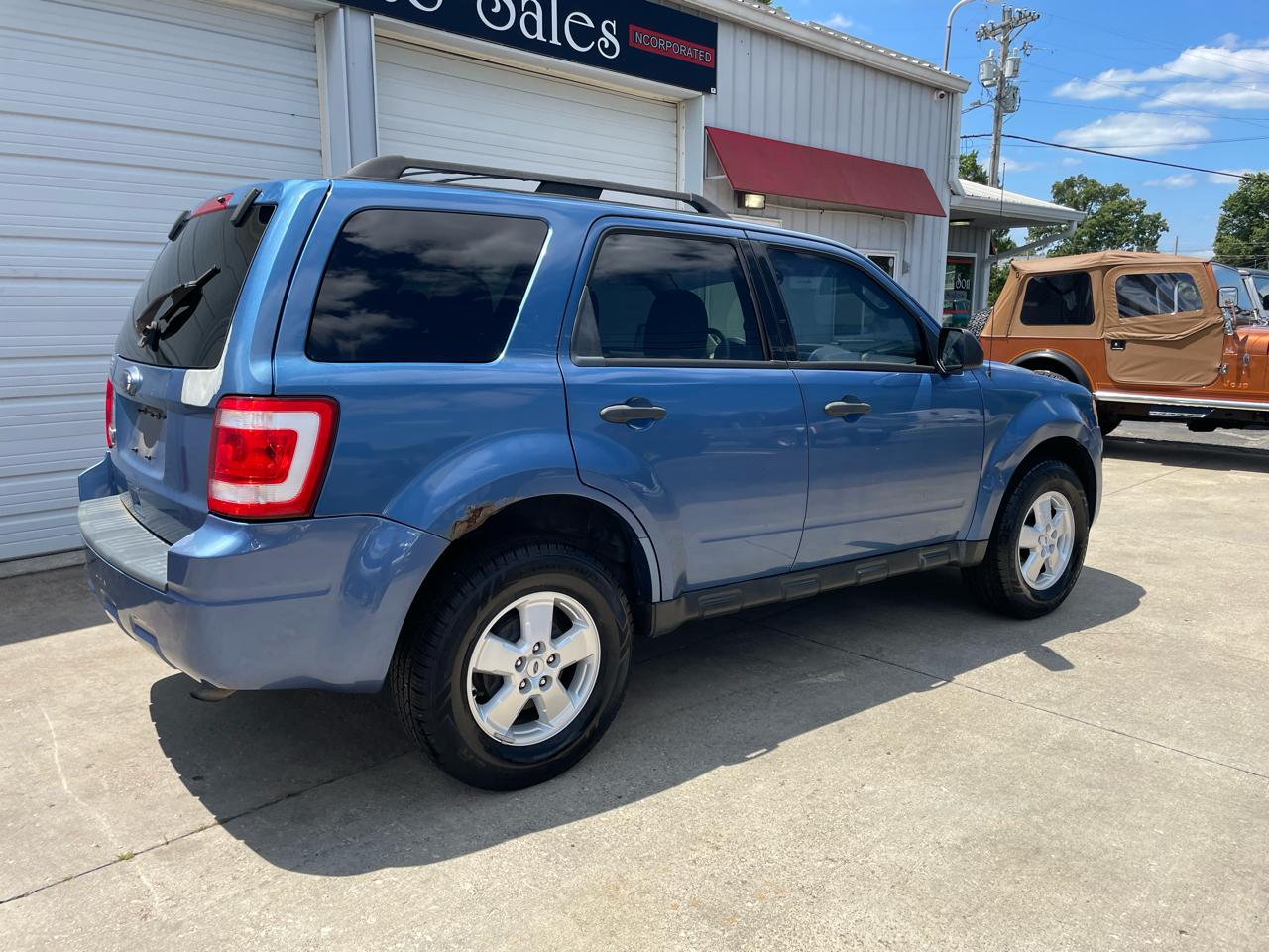 Ford Escape XLT FWD 2010