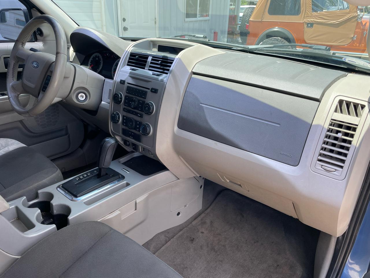 Ford Escape XLT FWD 2010