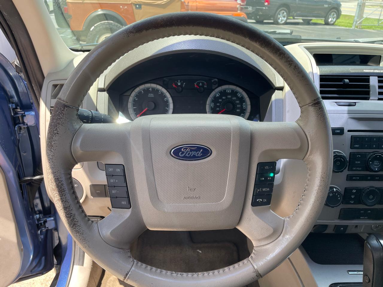 Ford Escape XLT FWD 2010