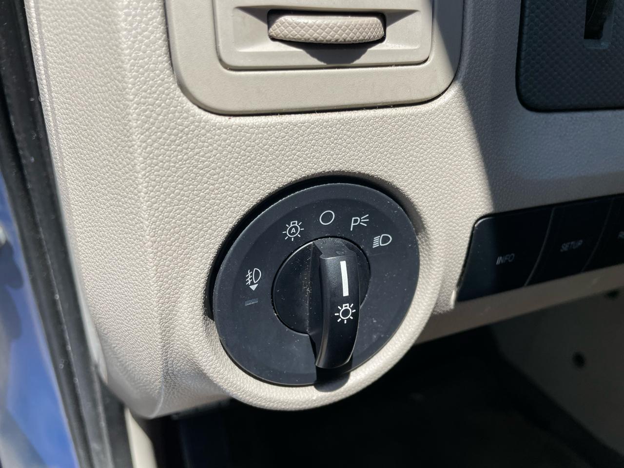 Ford Escape XLT FWD 2010