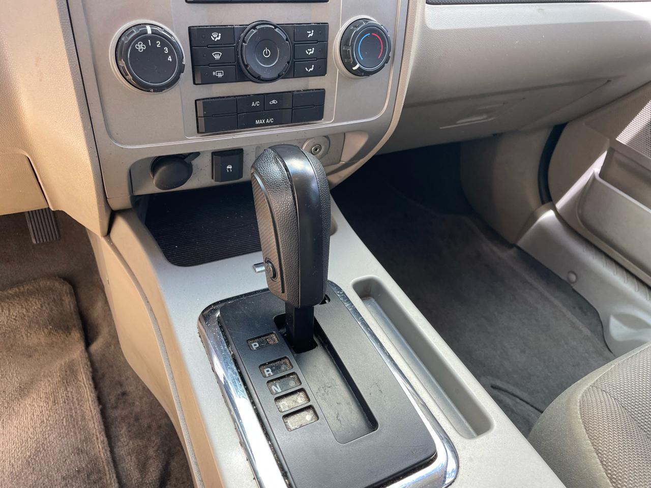 Ford Escape XLT FWD 2010