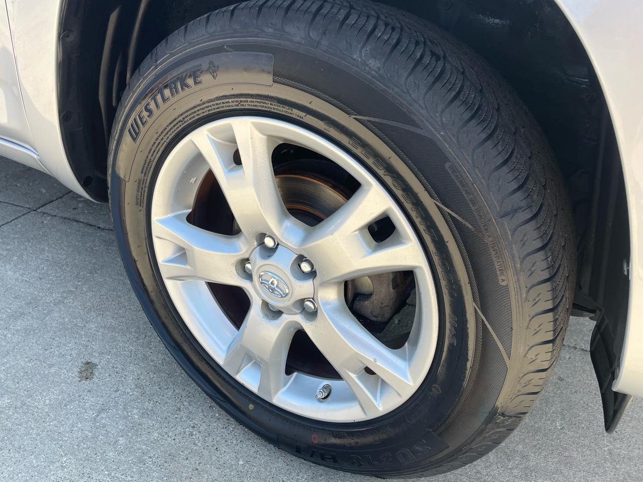 Toyota RAV4 Base I4 4WD 2011