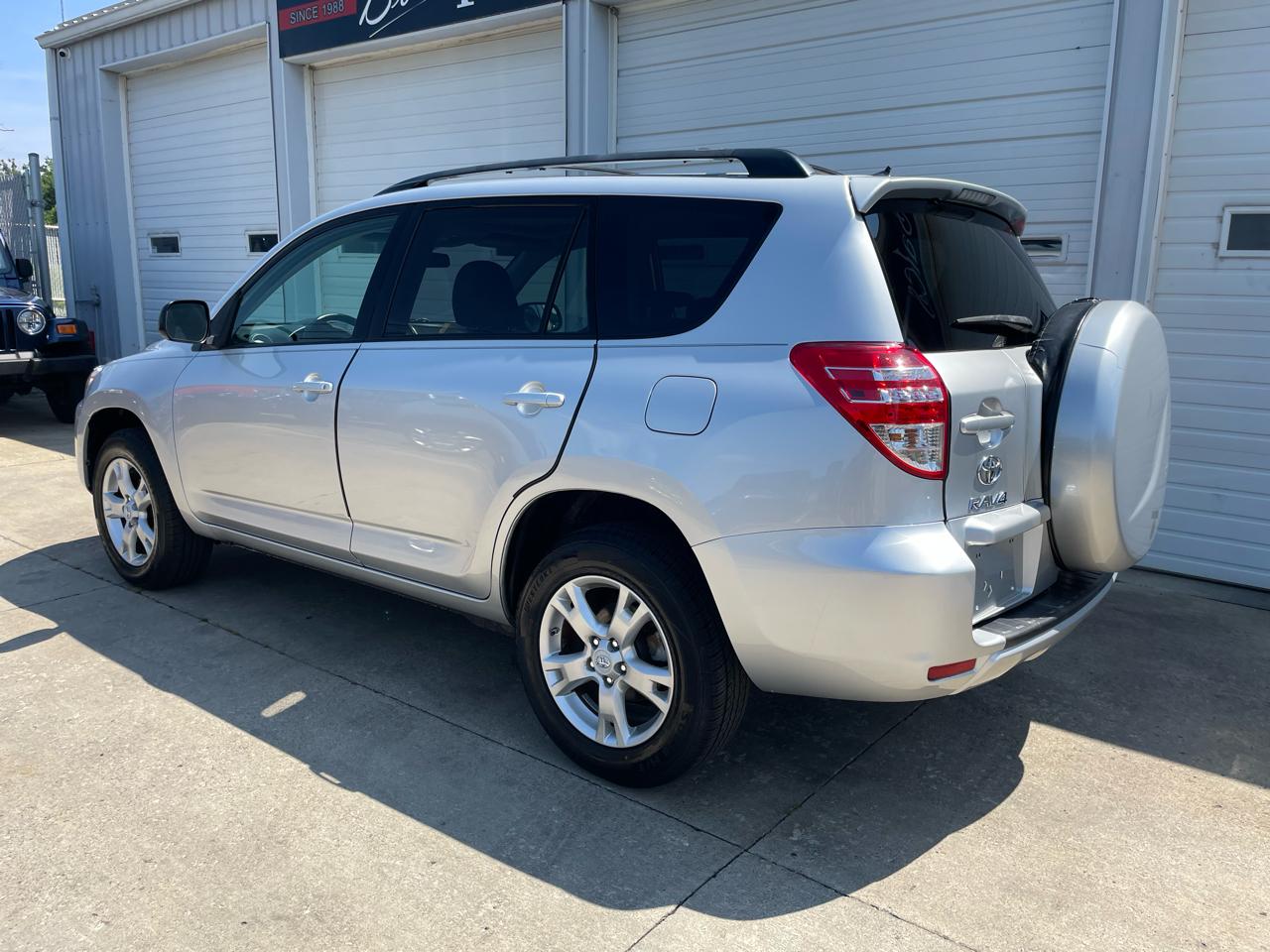 Toyota RAV4 Base I4 4WD 2011