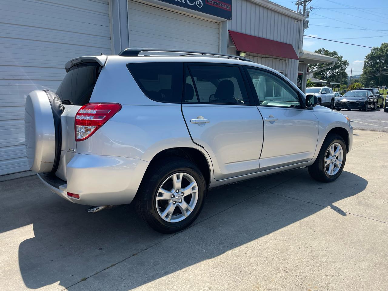 Toyota RAV4 Base I4 4WD 2011