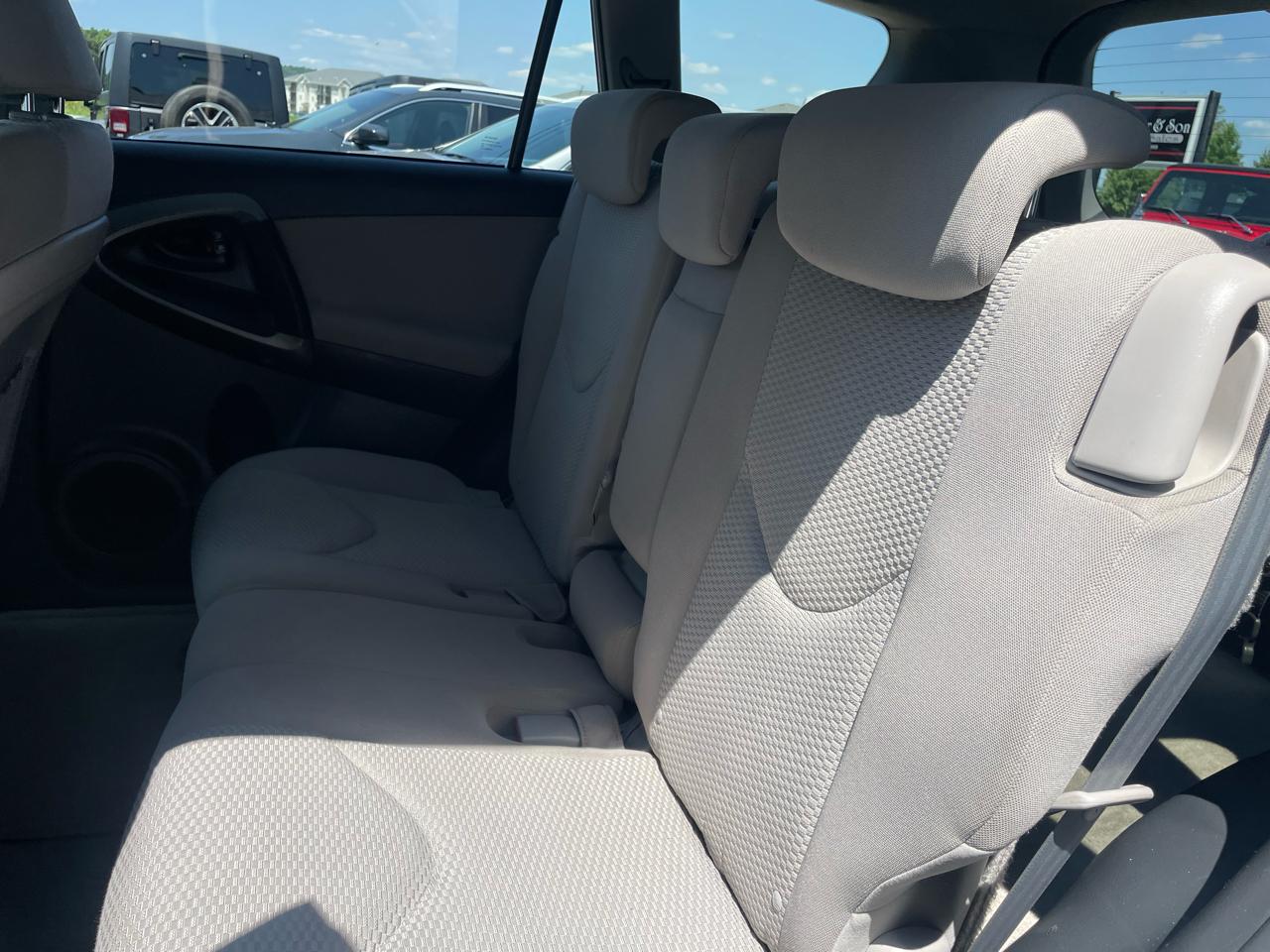 Toyota RAV4 Base I4 4WD 2011