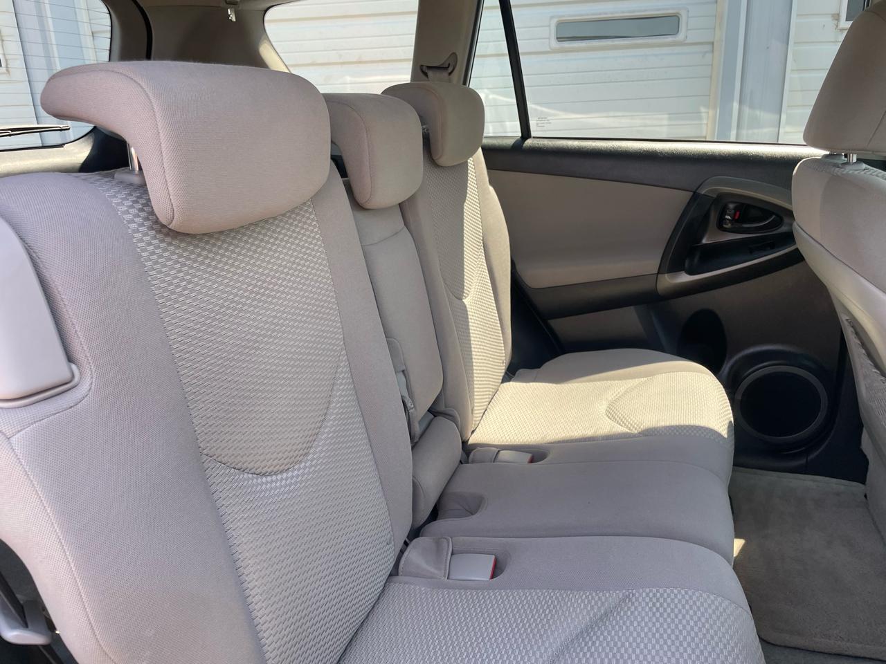 Toyota RAV4 Base I4 4WD 2011
