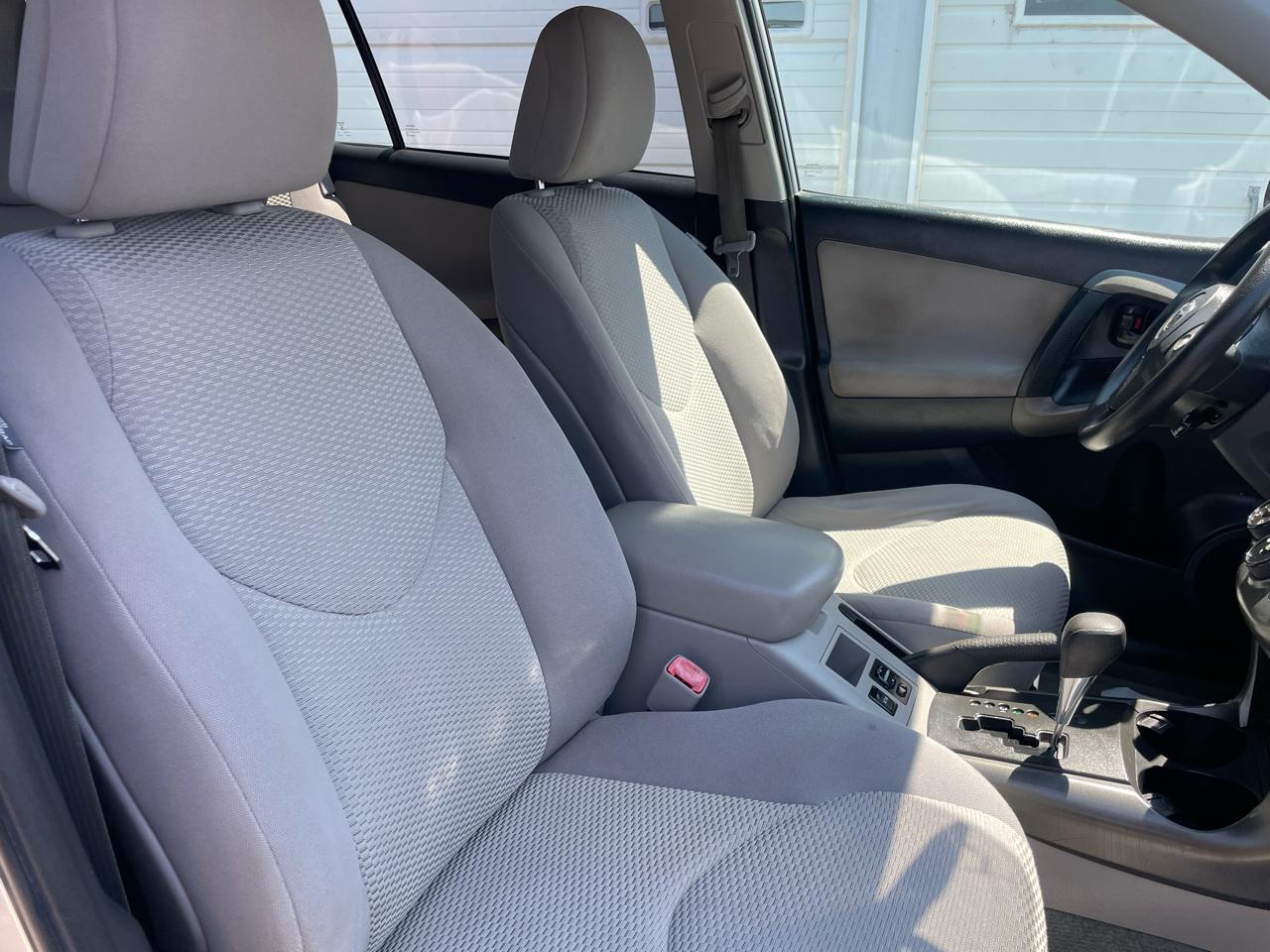 Toyota RAV4 Base I4 4WD 2011