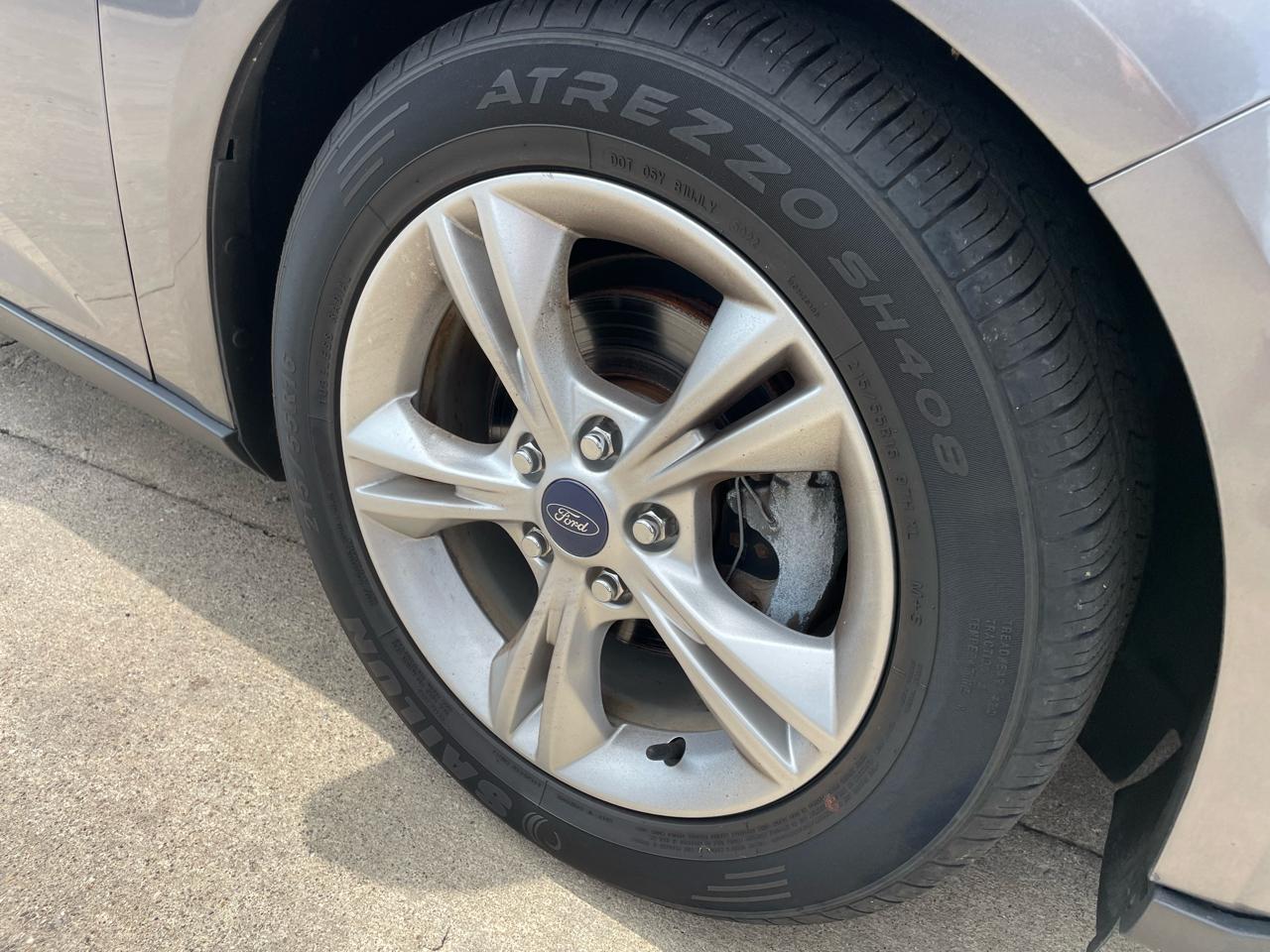 Ford Focus SE Hatch 2014