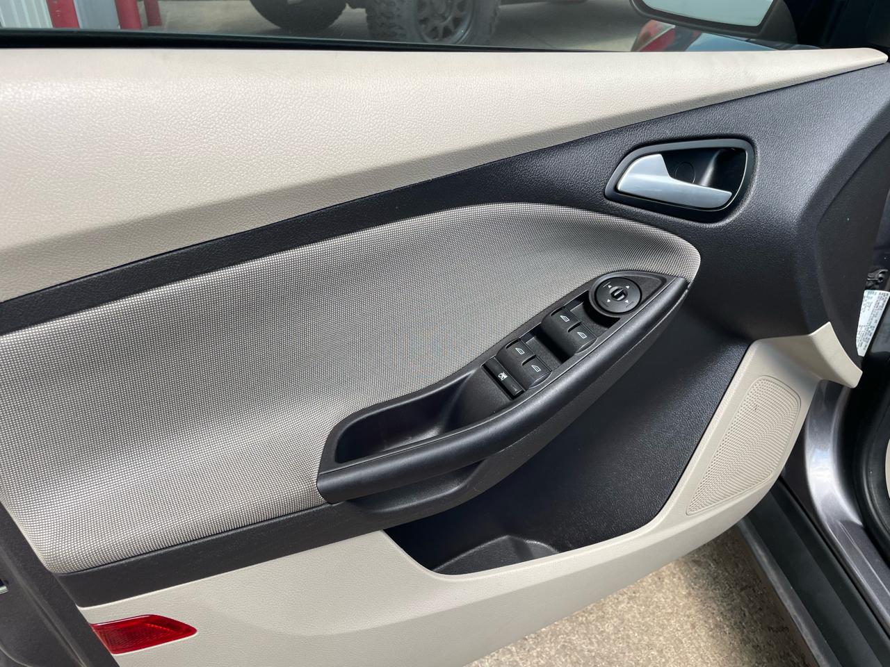 Ford Focus SE Hatch 2014