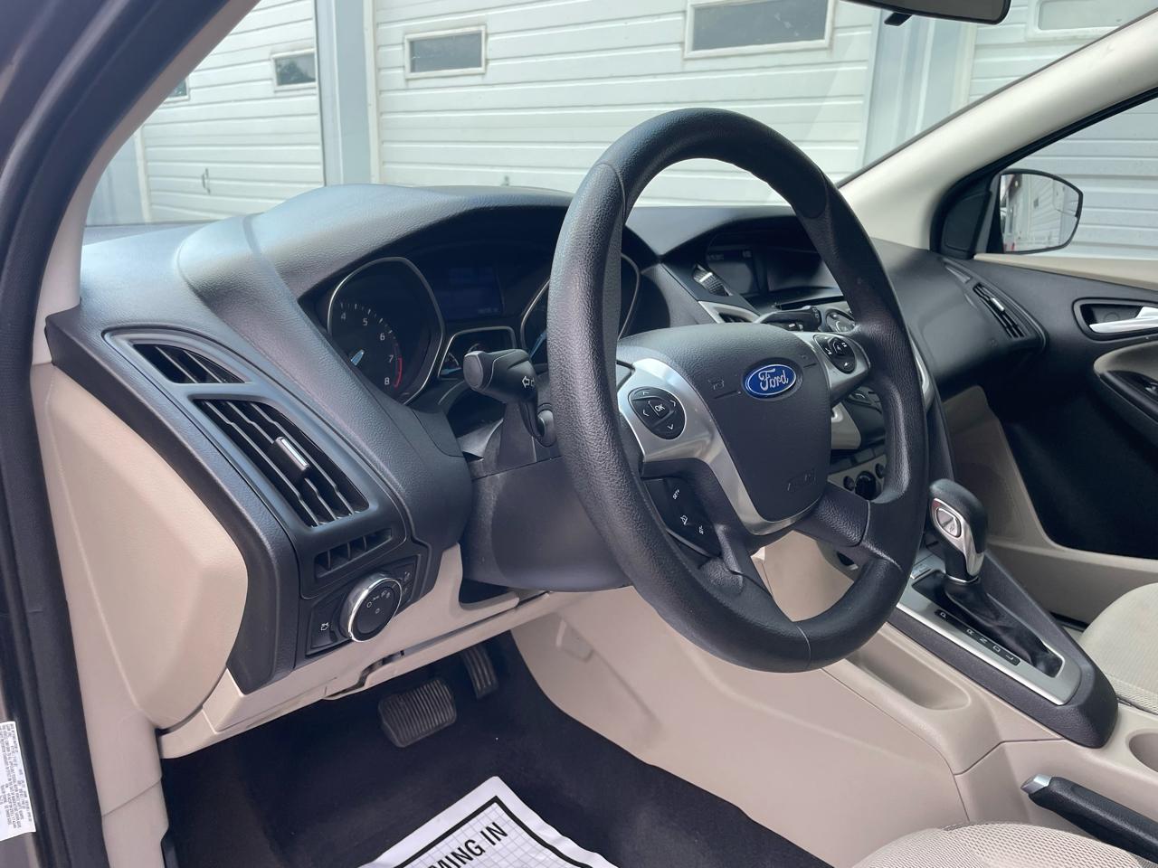 Ford Focus SE Hatch 2014