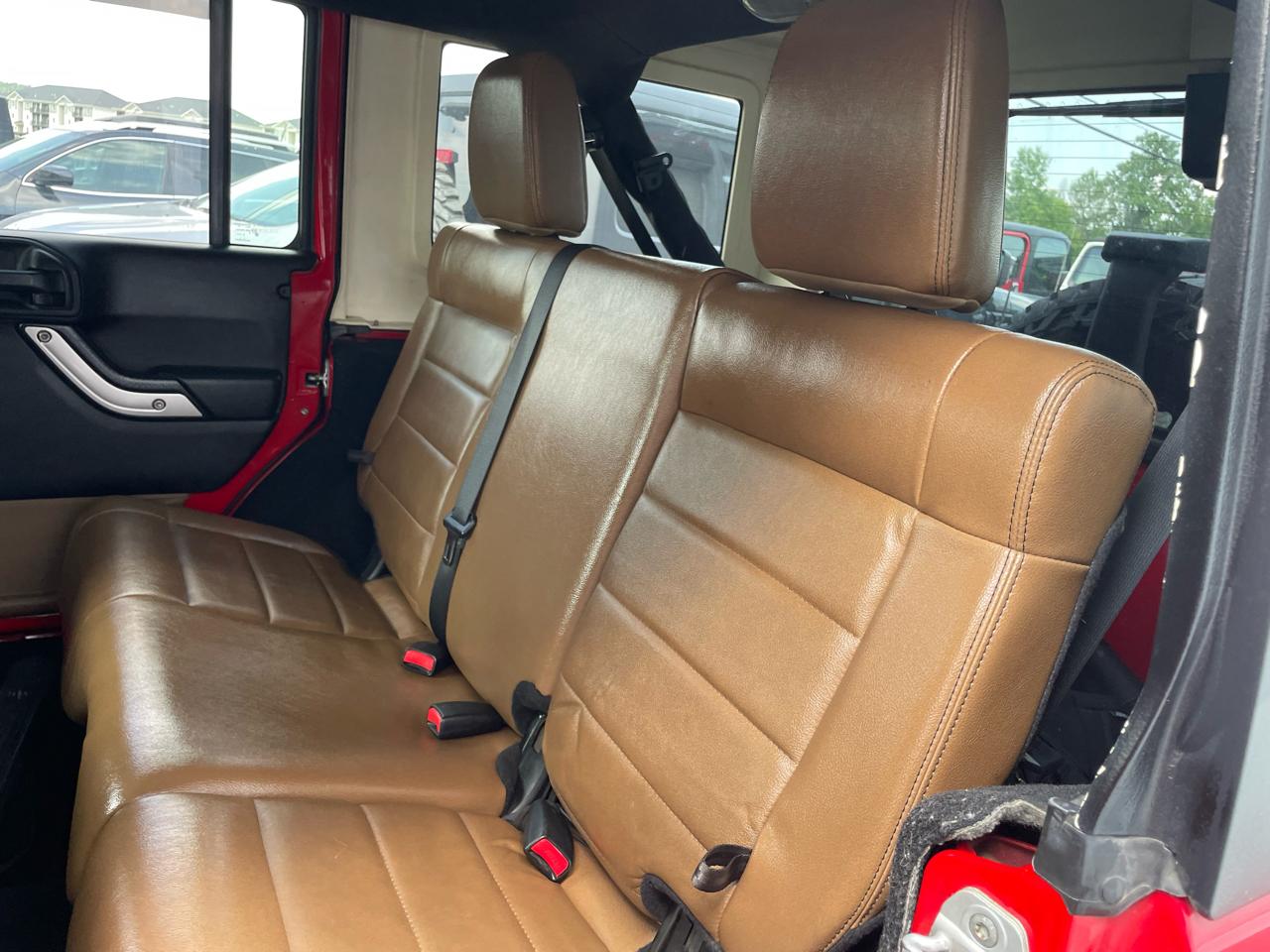 Jeep Wrangler Unlimited Sahara 4WD 2011