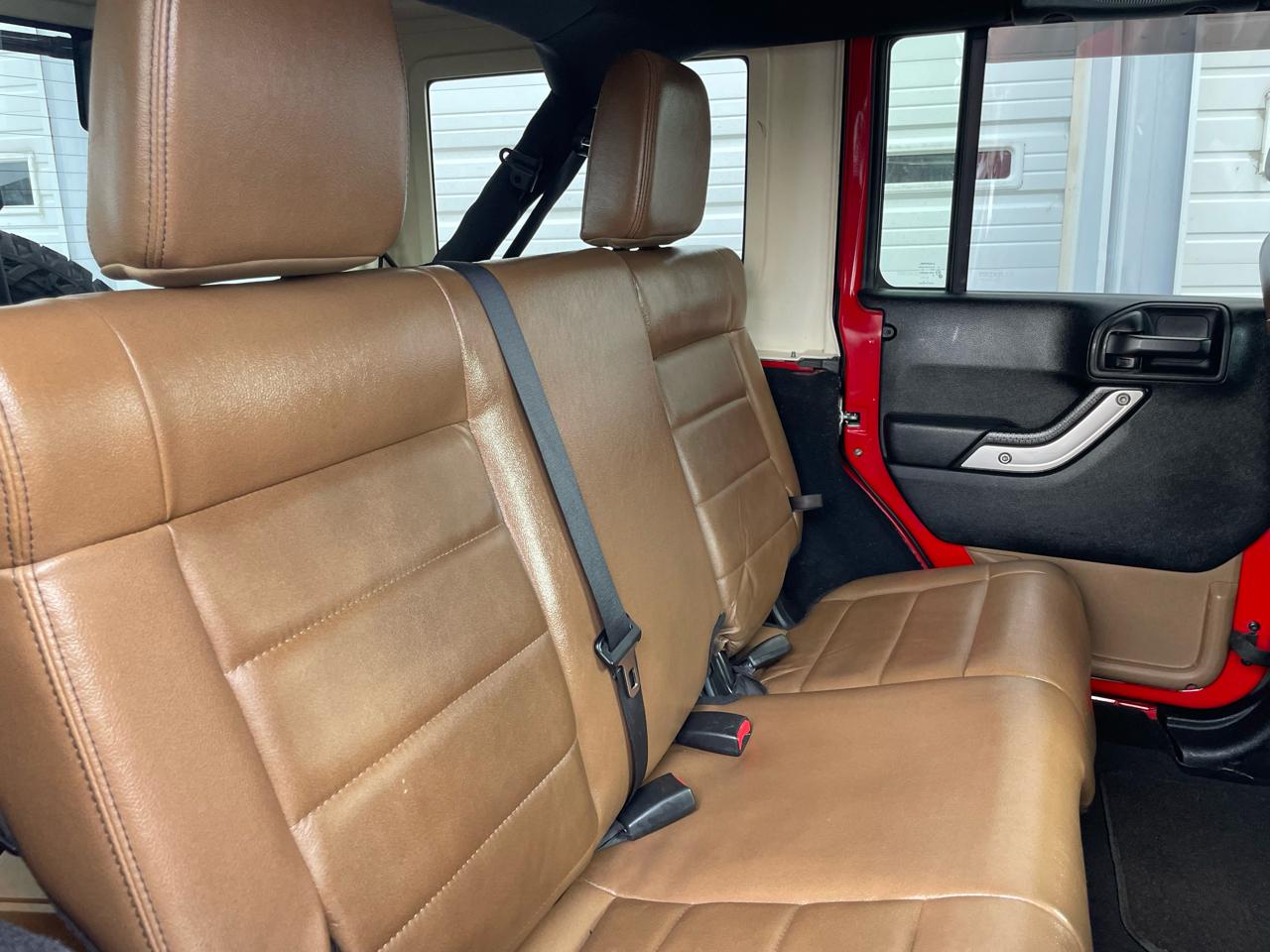 Jeep Wrangler Unlimited Sahara 4WD 2011