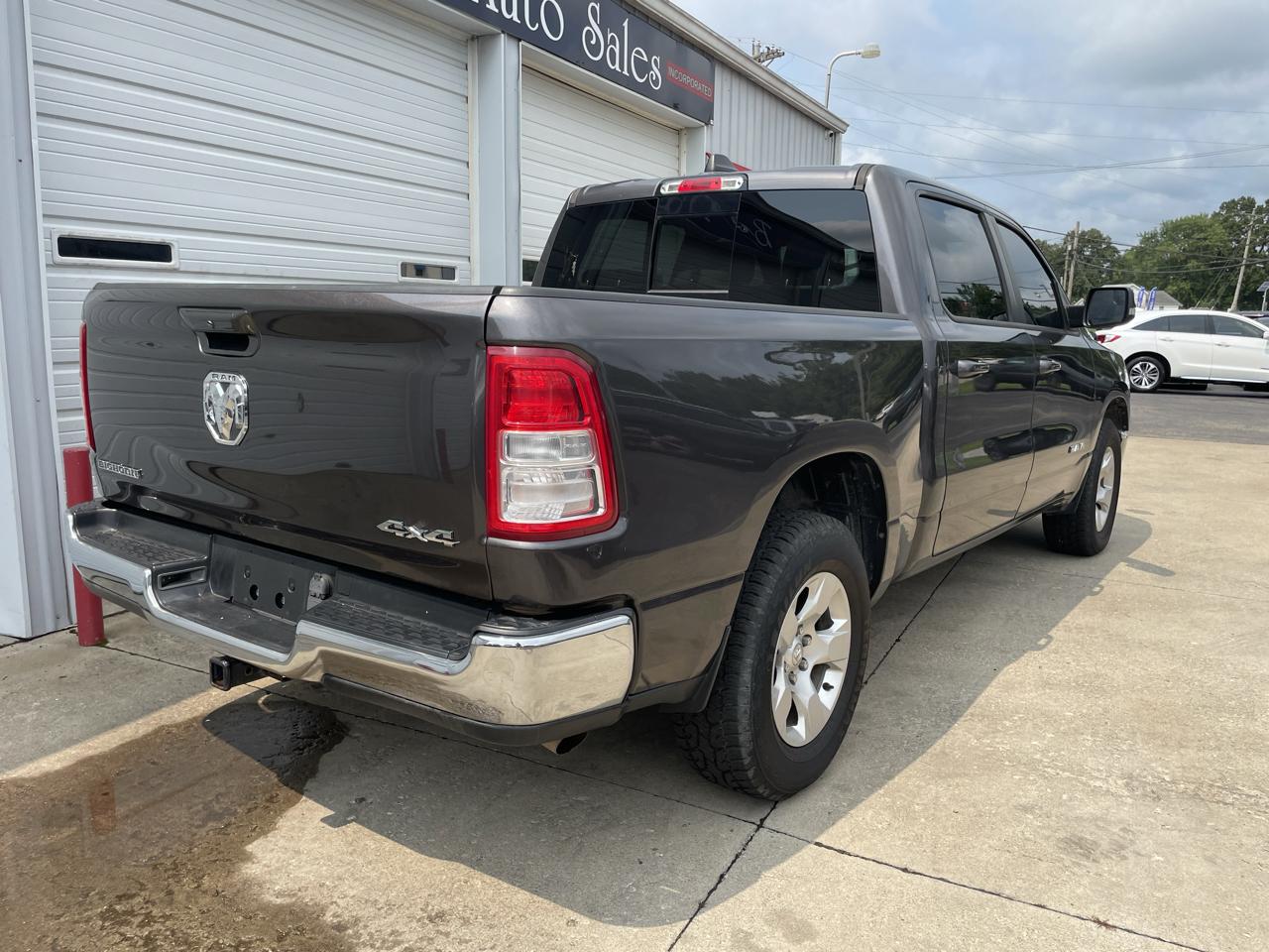 RAM 1500 Big Horn Crew Cab SWB 4WD 2022