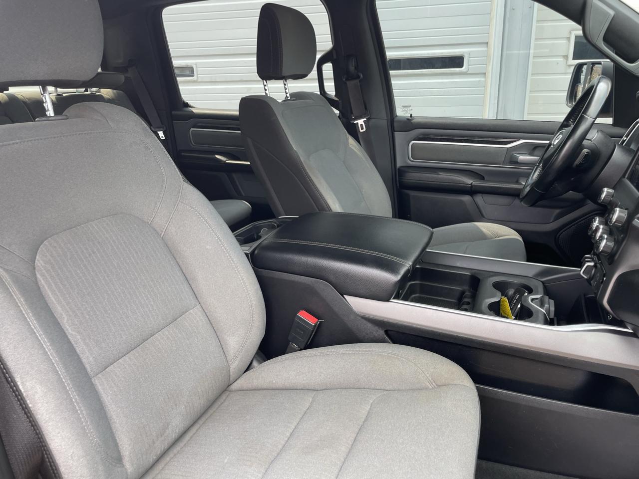 RAM 1500 Big Horn Crew Cab SWB 4WD 2022