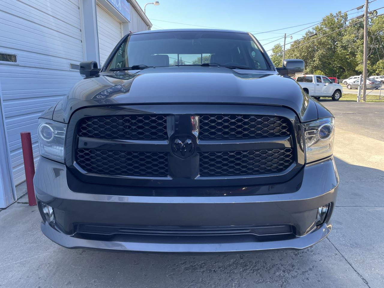 RAM 1500 4WD Crew Cab 140.5" Sport 2018