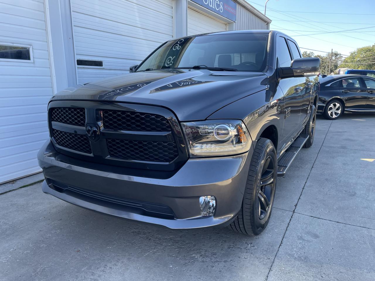 RAM 1500 4WD Crew Cab 140.5" Sport 2018