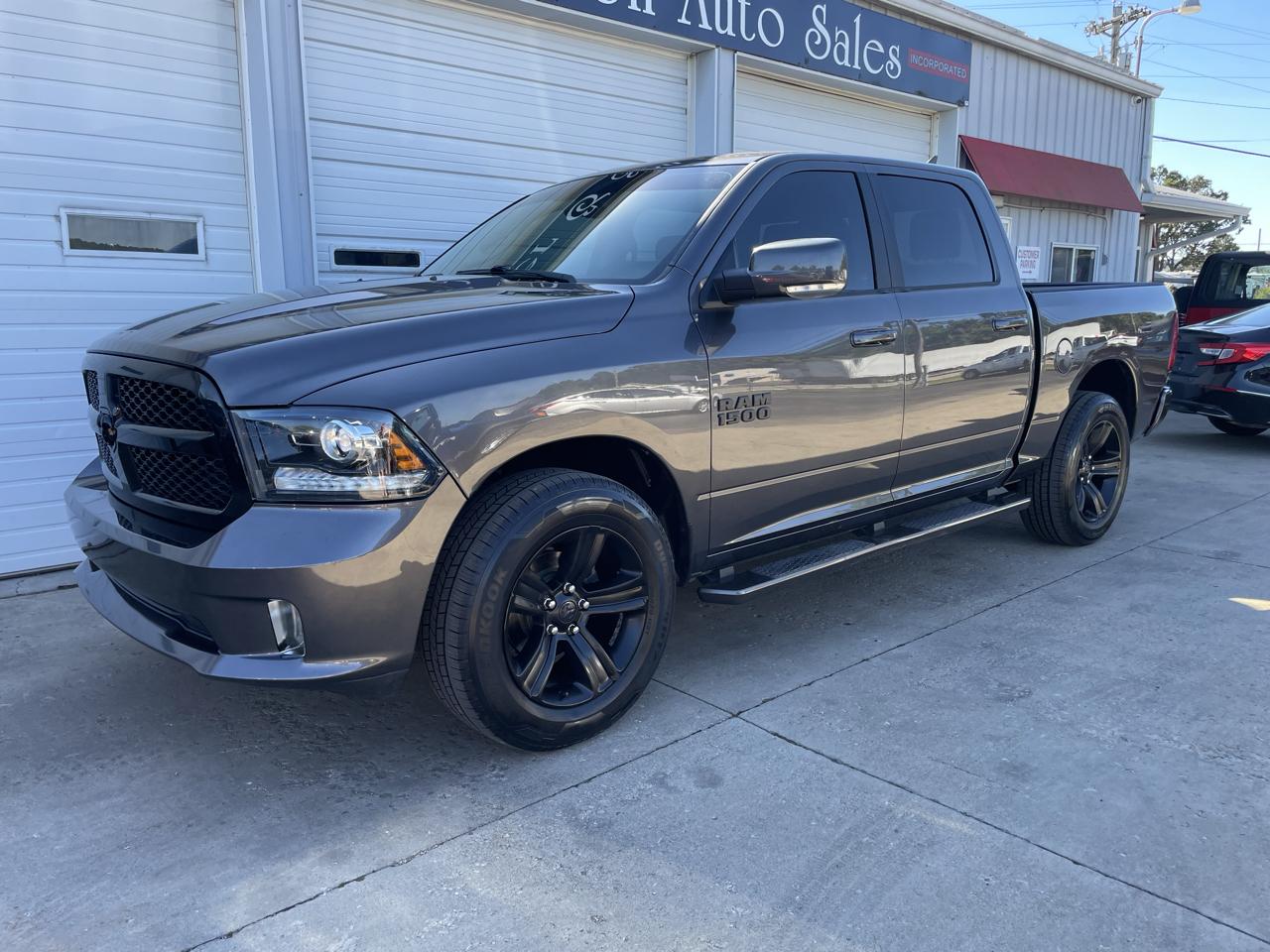 RAM 1500 4WD Crew Cab 140.5" Sport 2018