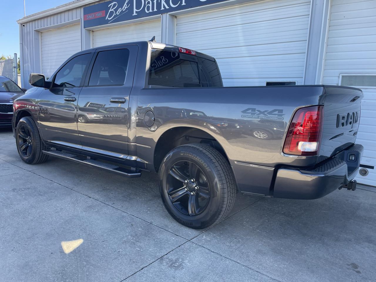 RAM 1500 4WD Crew Cab 140.5" Sport 2018