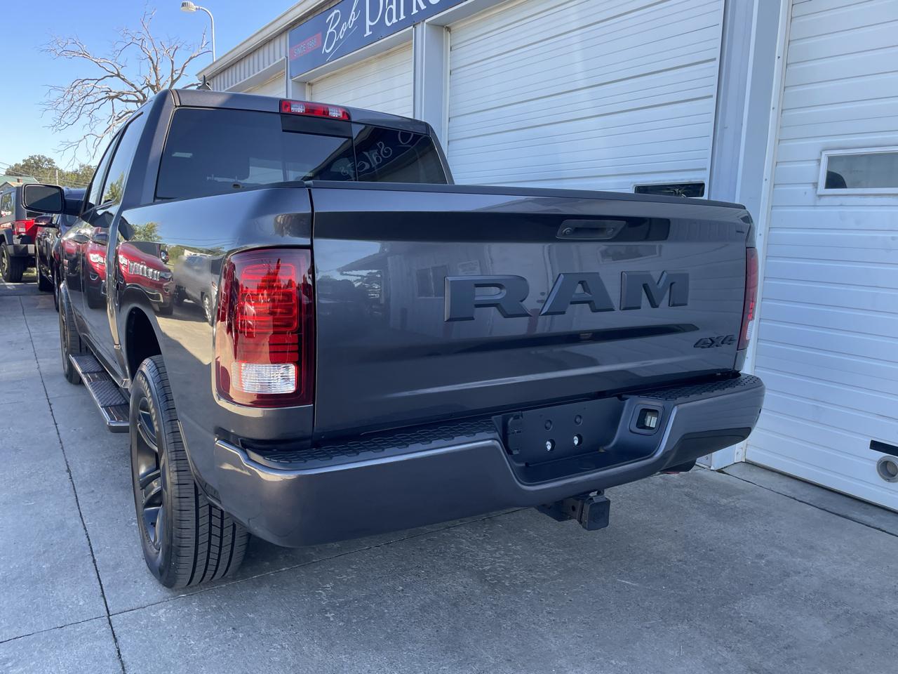 RAM 1500 4WD Crew Cab 140.5" Sport 2018