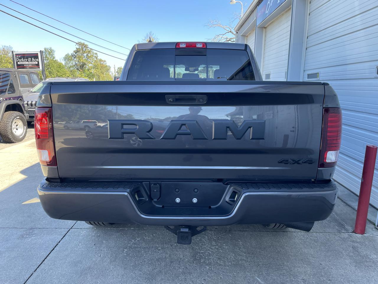 RAM 1500 4WD Crew Cab 140.5" Sport 2018