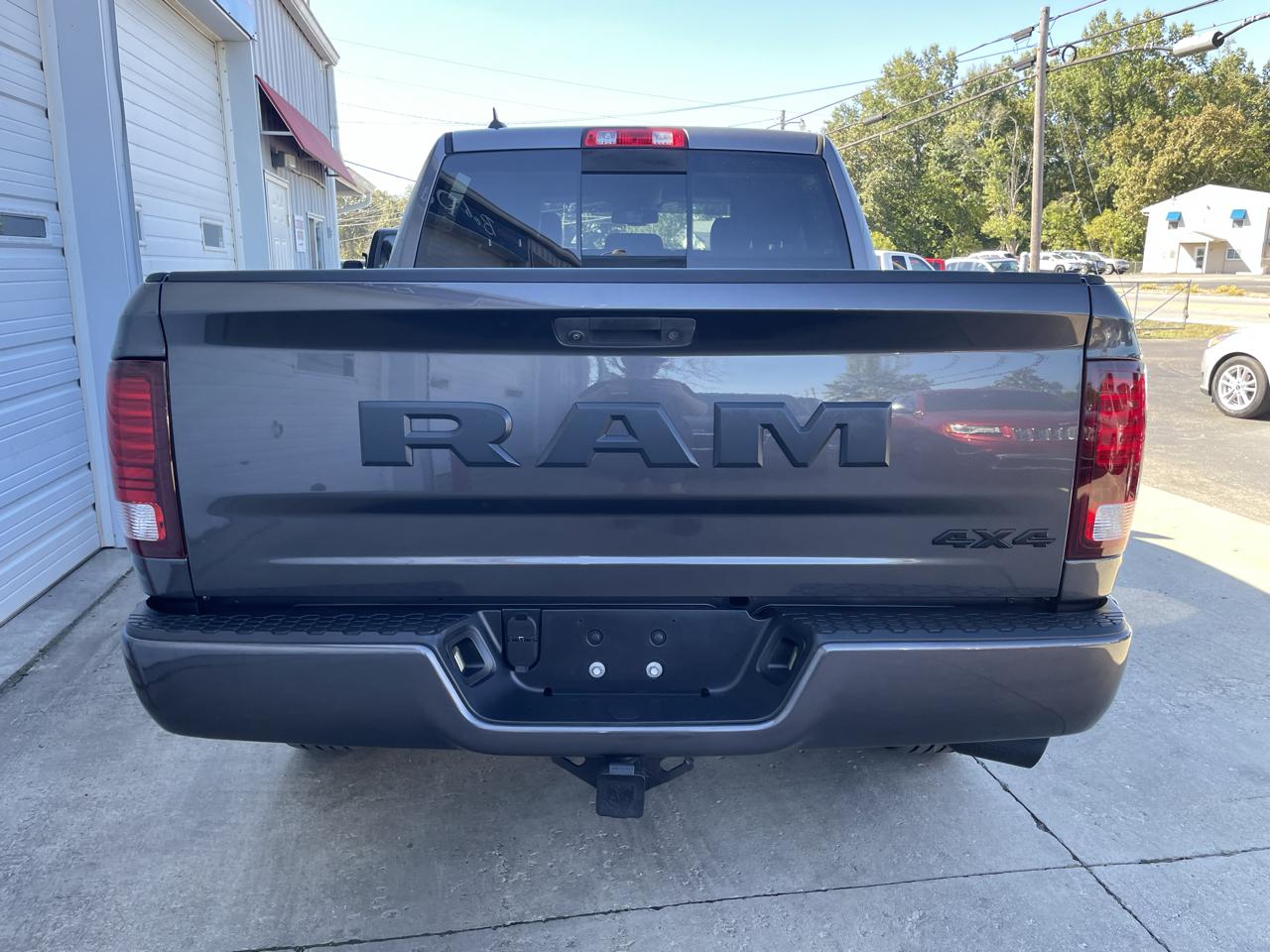 RAM 1500 4WD Crew Cab 140.5" Sport 2018