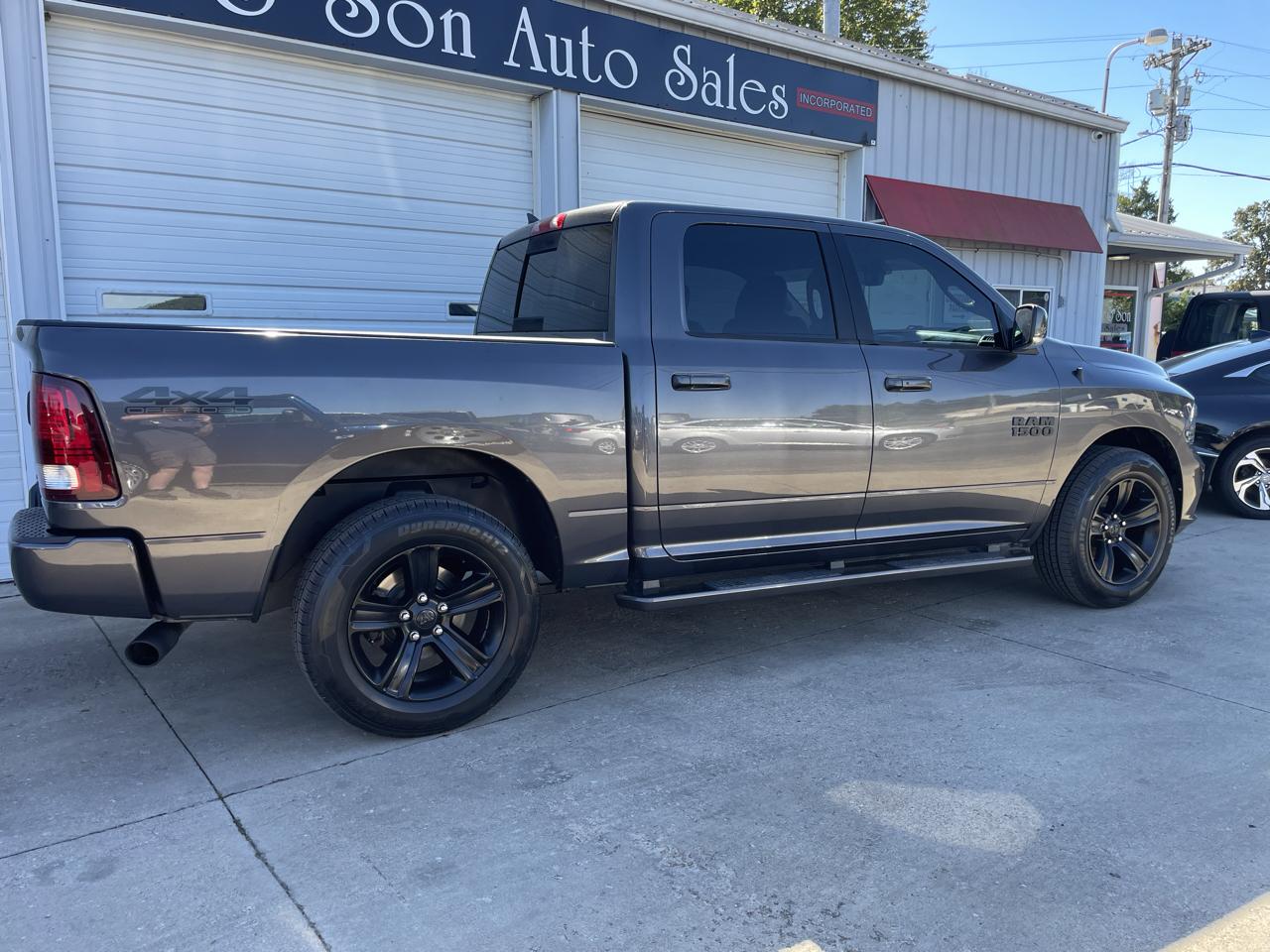 RAM 1500 4WD Crew Cab 140.5" Sport 2018