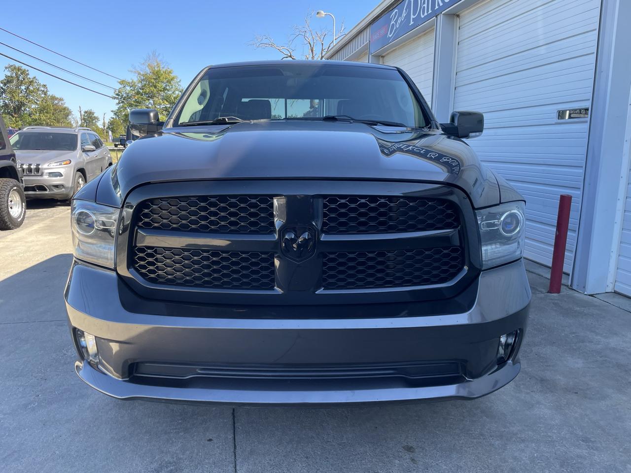 RAM 1500 4WD Crew Cab 140.5" Sport 2018