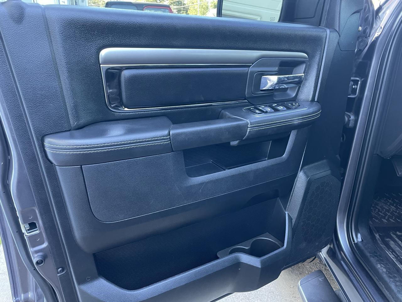 RAM 1500 4WD Crew Cab 140.5" Sport 2018