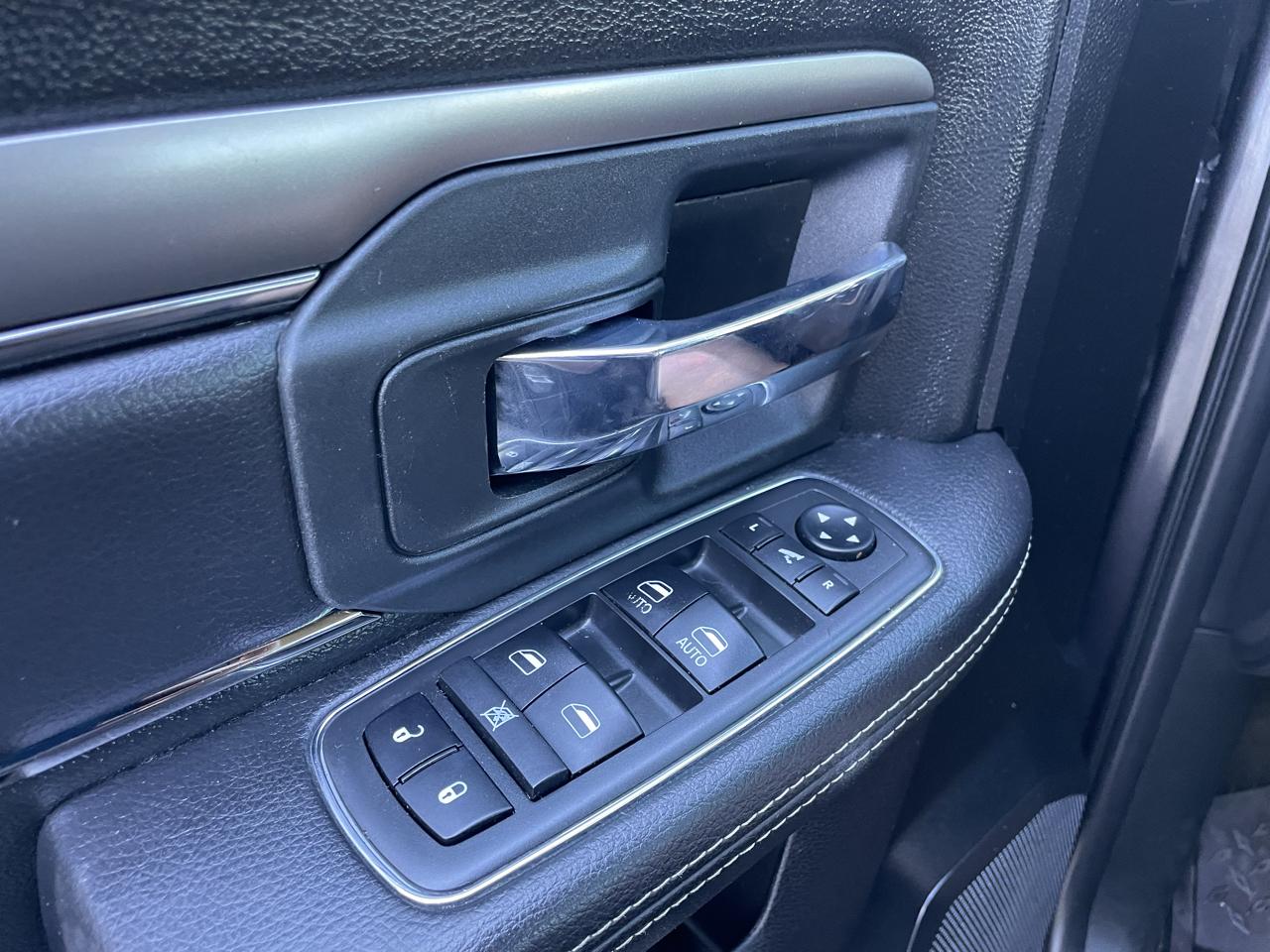 RAM 1500 4WD Crew Cab 140.5" Sport 2018