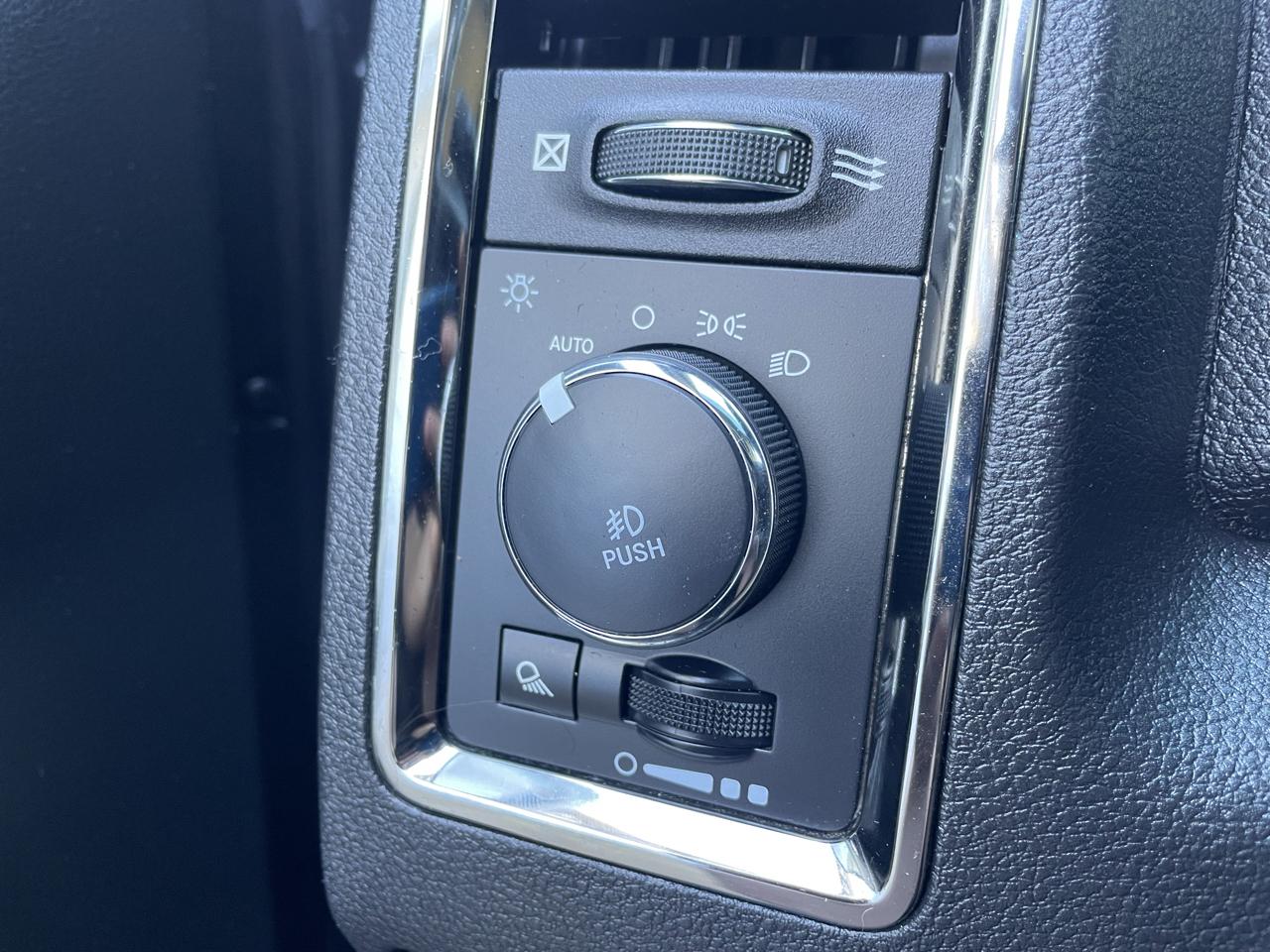 RAM 1500 4WD Crew Cab 140.5" Sport 2018